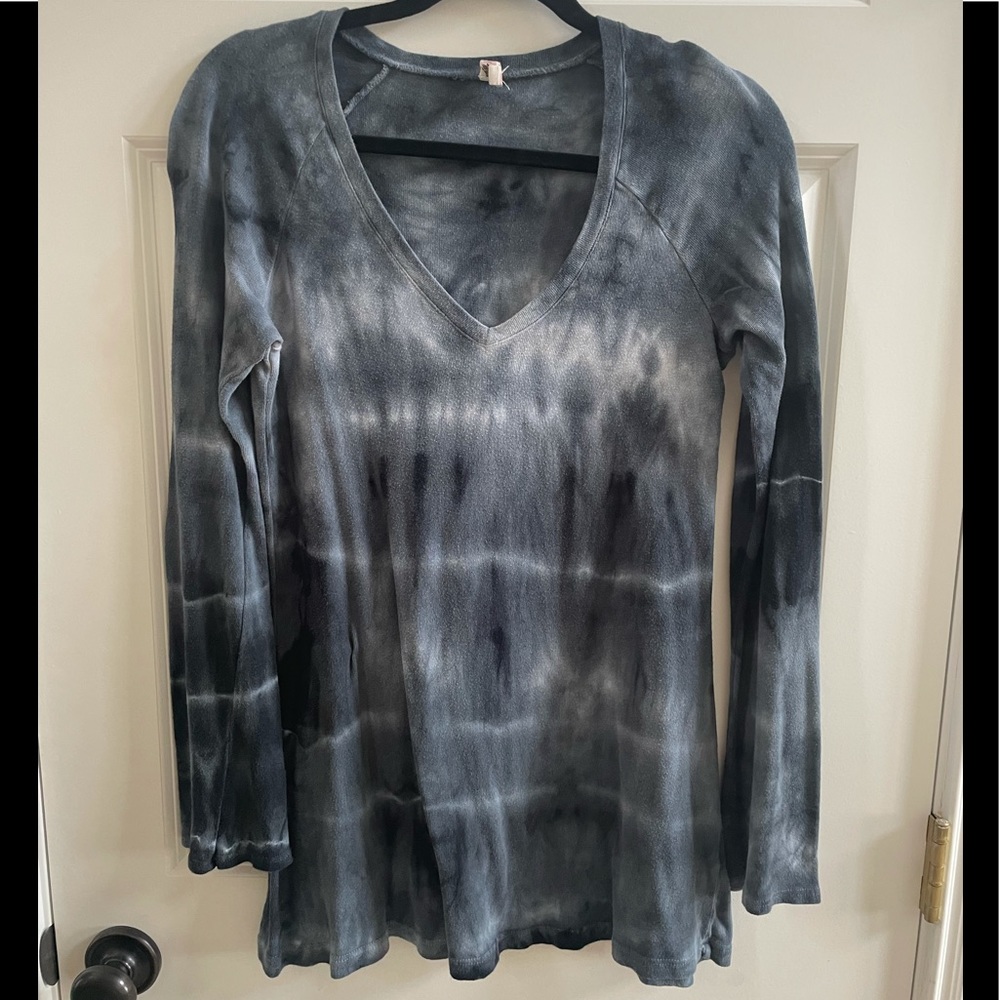 Pink Lotus Tie-Dye Long Sleeve Top - Gray and Black